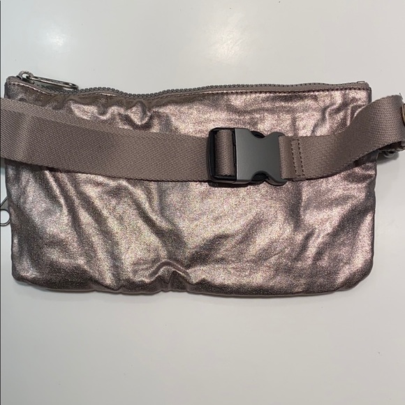 Kipling Metallic waist pouch - Picture 3 of 3